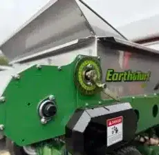 Easy to adjust material spreading